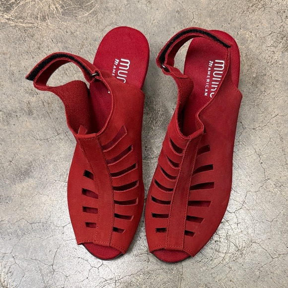 * Munro Red Slingback Heels - Picture 3 of 9